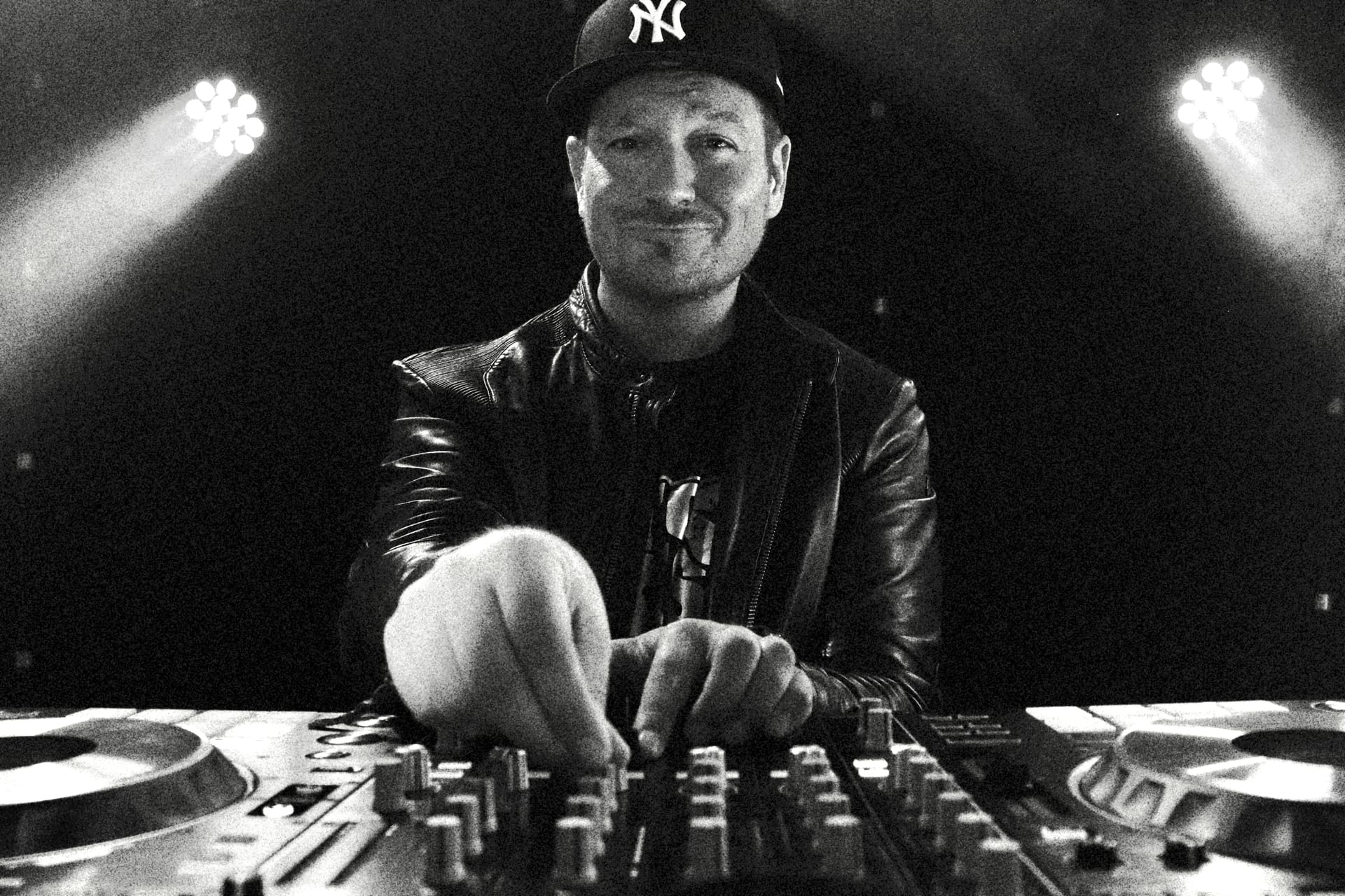 DJ Marc Kiss am Mischpult
